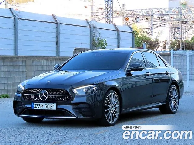 Mercedes-Benz E-Class 2022 — photo 1