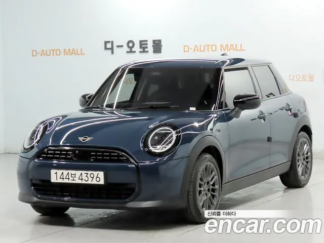 Mini Cooper 2025 — photo 1