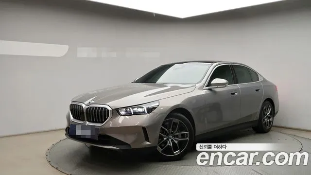 BMW 5-Series 2025 — photo 1