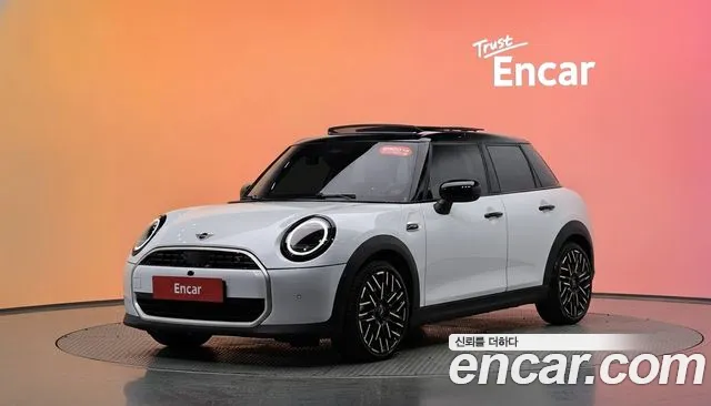 Mini Cooper 2025 — photo 1