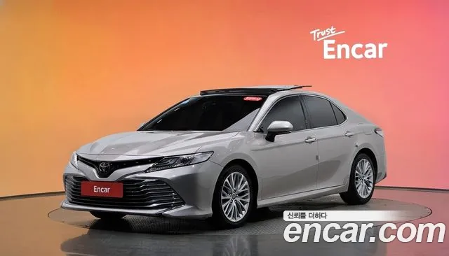 Toyota Camry 2019 — photo 1