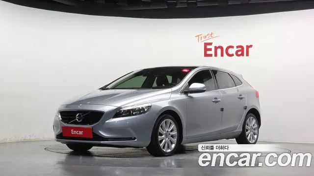 Volvo V40 2016 — photo 1