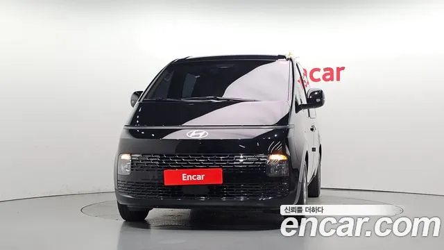 Hyundai Staria 2025 — photo 1