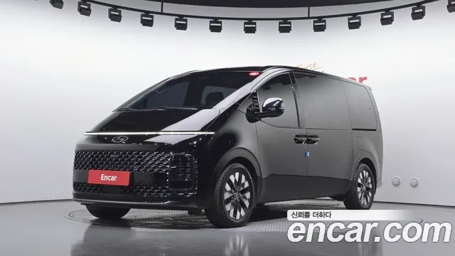 Hyundai Staria 2022 — photo 1