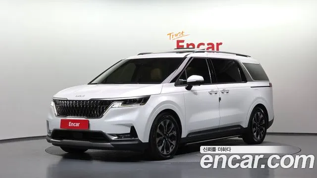 Kia Canival 2023 — photo 1