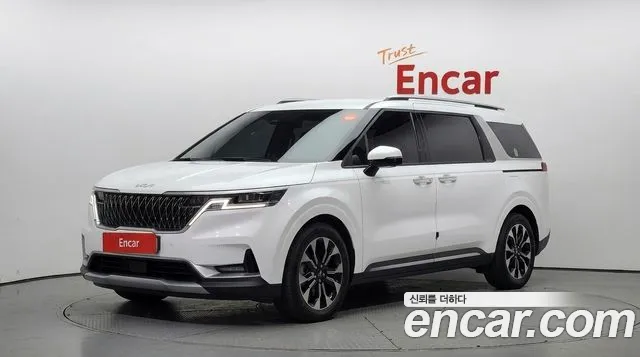 Kia Canival 2023 — photo 1