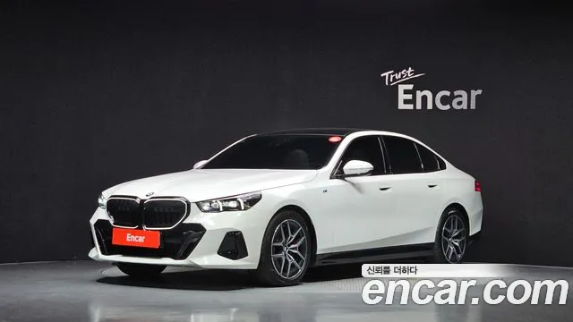 BMW 5-Series 2025 — photo 1