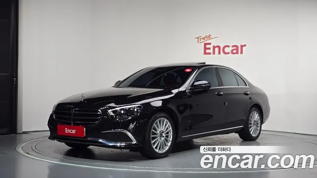 Mercedes-Benz E-Class 2022 — photo 1