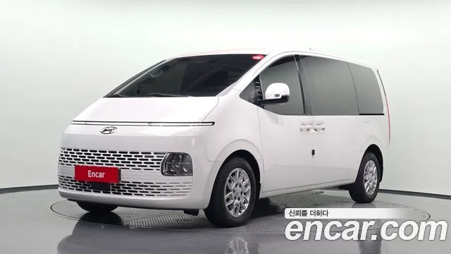 Hyundai Staria 2023 — photo 1