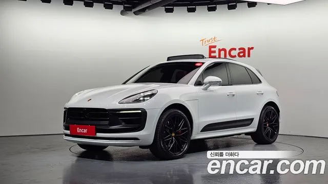 Porsche Macan 2023 — photo 1