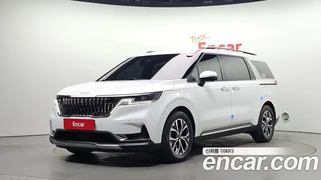 Kia Canival 2023 — photo 1