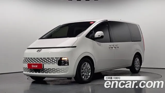 Hyundai Staria 2023 — photo 1