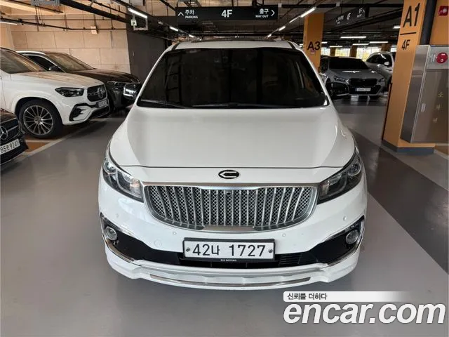 Kia Canival 2017 — photo 1