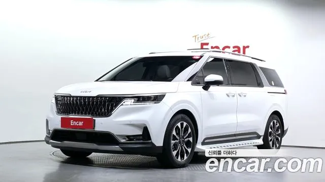 Kia Canival 2023 — photo 1