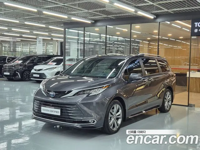 Toyota Sienna 2025 — photo 1
