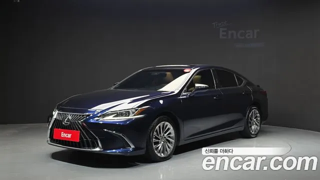 Lexus ES 2023 — photo 1