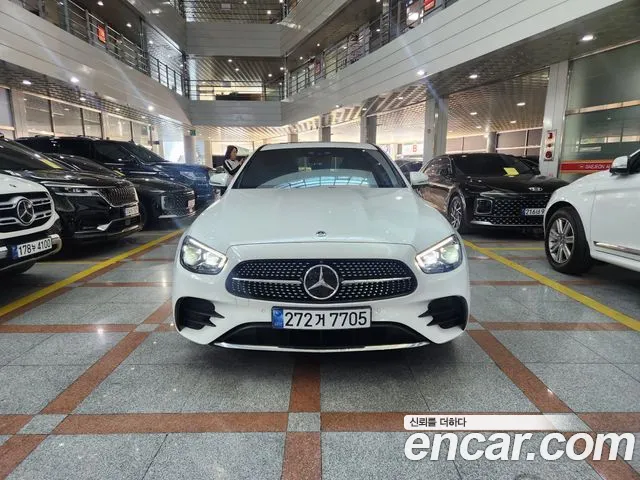 Mercedes-Benz E-Class 2023 — photo 1
