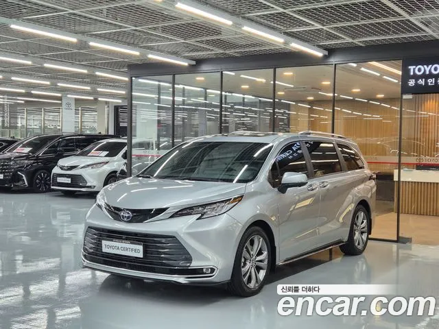 Toyota Sienna 2025 — photo 1