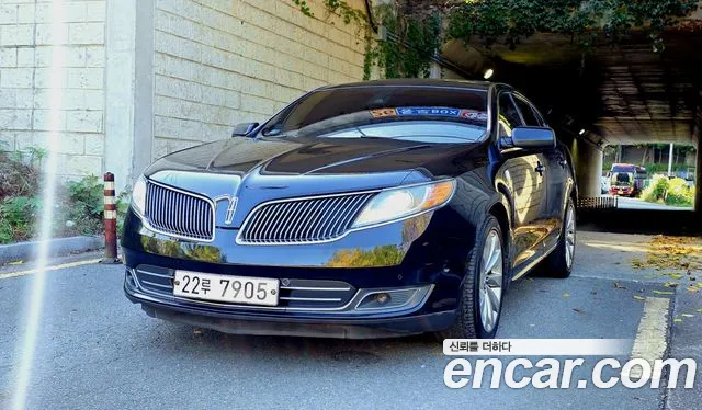 Lincoln MKS 2013 — photo 1