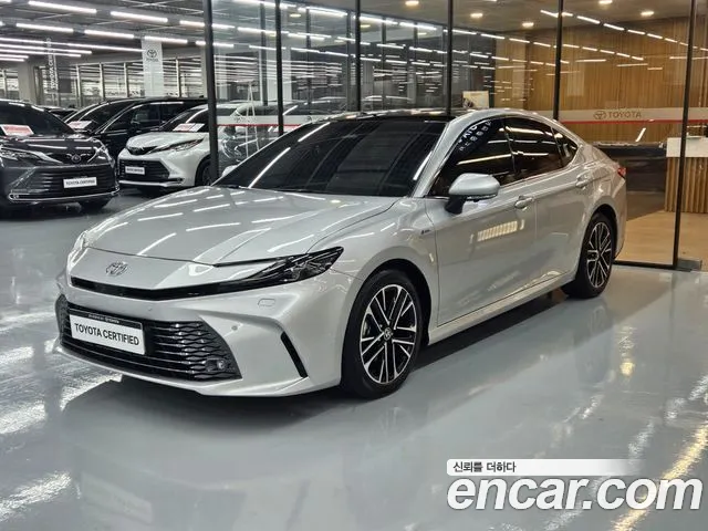 Toyota Camry 2025 — photo 1