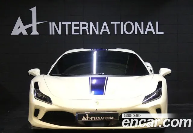 Ferrari F8 2022 — photo 1