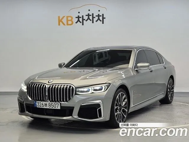 BMW 7-Series 2022 — photo 1