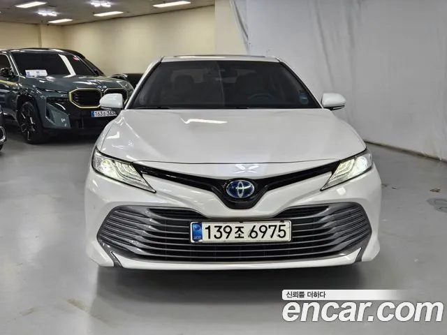 Toyota Camry 2021 — photo 1