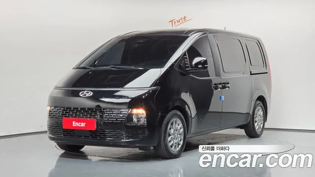Hyundai Staria 2023 — photo 1
