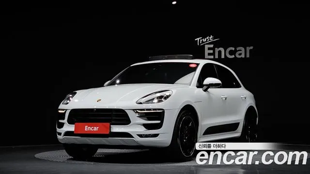 Porsche Macan 2018 — photo 1