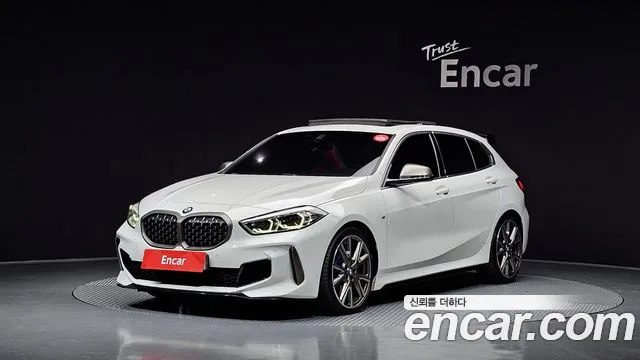 BMW 1-Series 2022 — photo 1
