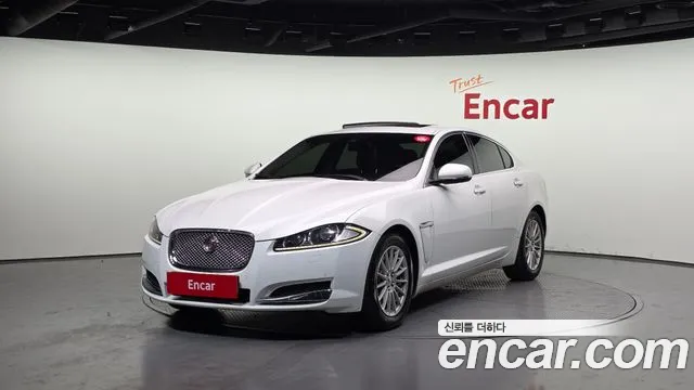 Jaguar XF 2015 — photo 1