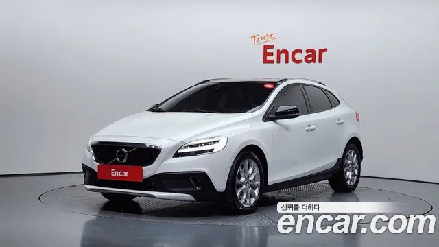 Volvo V40 2018 — photo 1