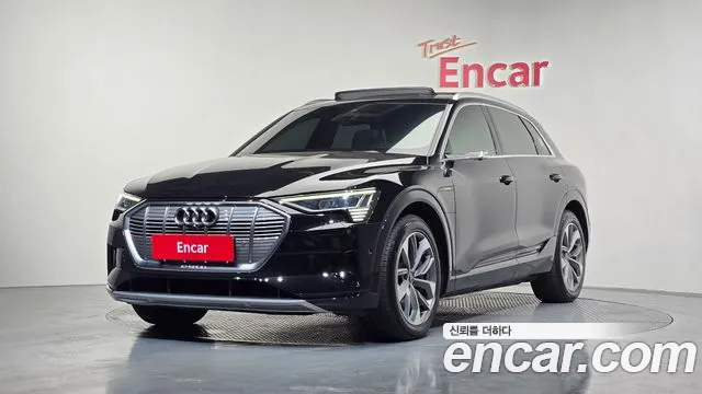 Audi e-tron 2022 — photo 1