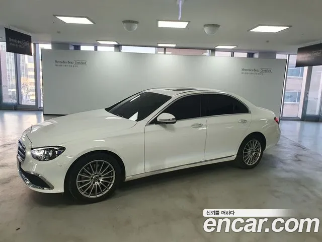 Mercedes-Benz E-Class 2023 — photo 1