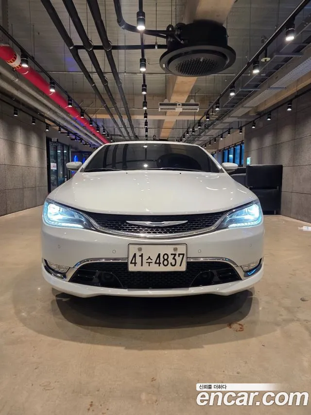 Chrysler 200 2015 — photo 1