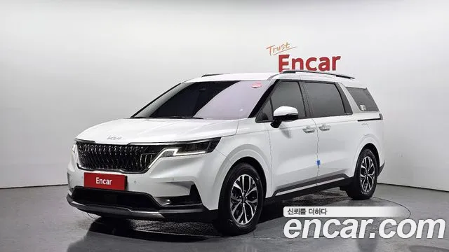 Kia Canival 2023 — photo 1