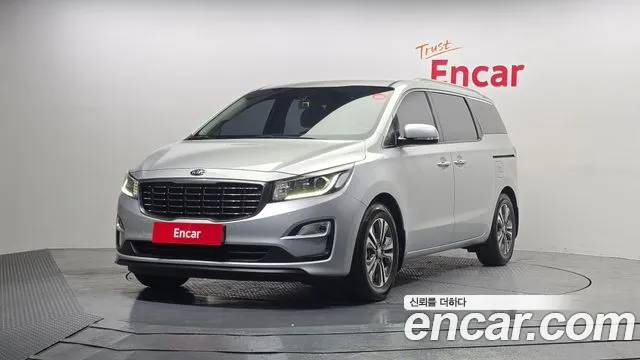 Kia Canival 2020 — photo 1