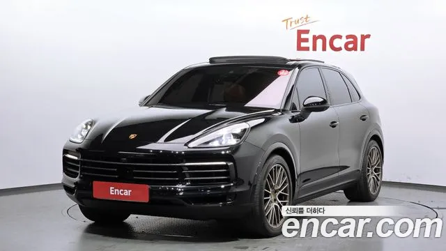 Porsche Cayenne 2023 — photo 1