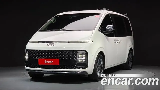 Hyundai Staria 2023 — photo 1
