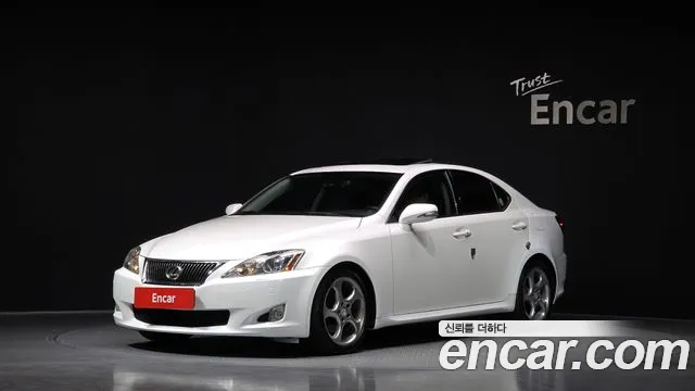 Lexus IS 2010 — photo 1
