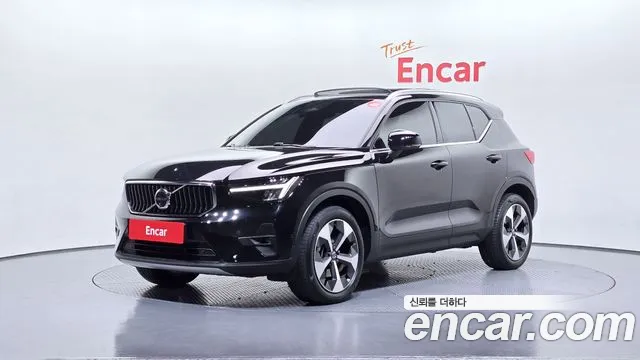 Volvo XC40 2023 — photo 1
