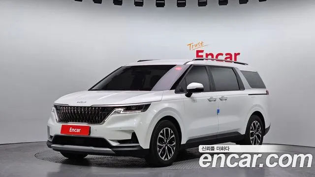 Kia Canival 2023 — photo 1