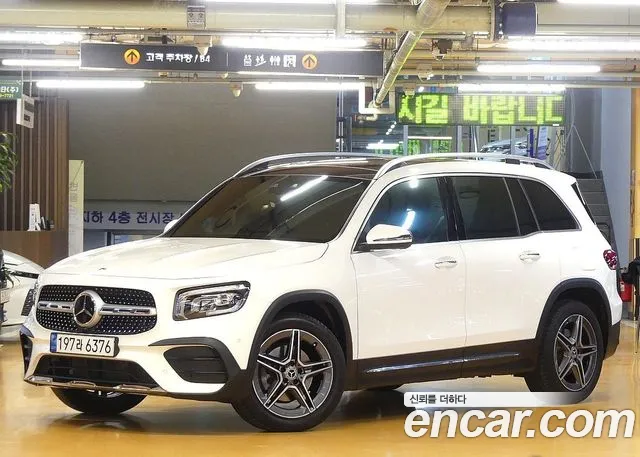 Mercedes-Benz GLB-Class 2023 — photo 1