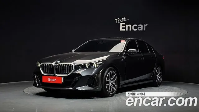 BMW 5-Series 2024 — photo 1