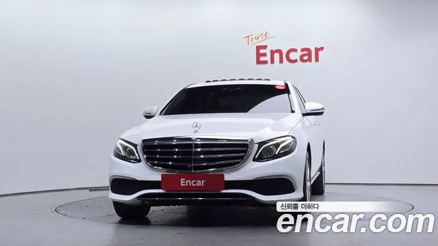 Mercedes-Benz E-Class 2020 — photo 1