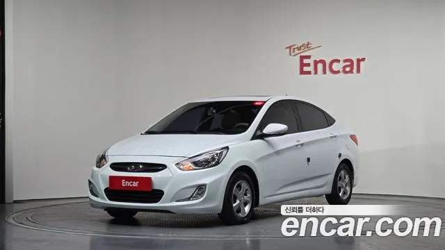 Hyundai Accent 2011 — photo 1