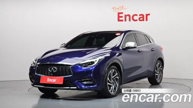 Infiniti Q30 2019 — photo 1