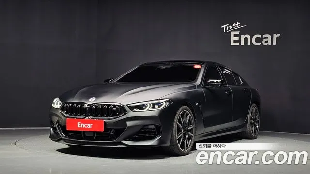BMW 8-Series 2022 — photo 1
