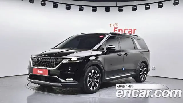 Kia Canival 2023 — photo 1