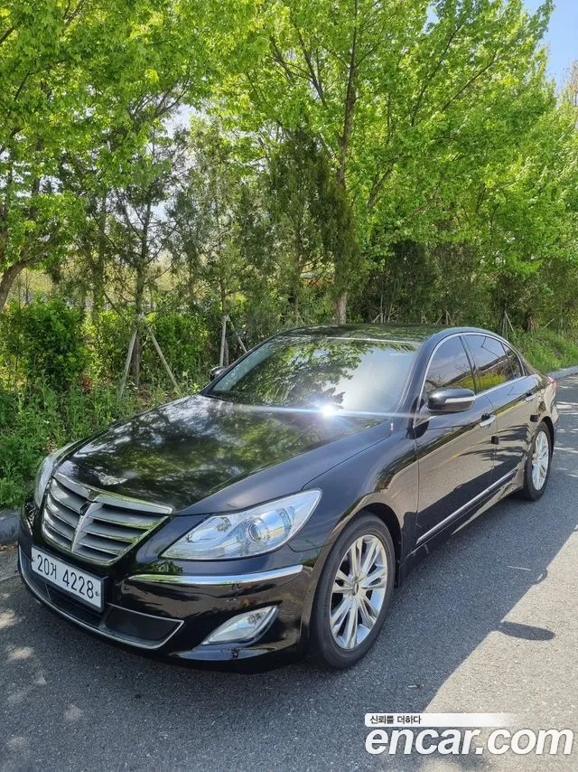 Hyundai Genesis 2012 — photo 1